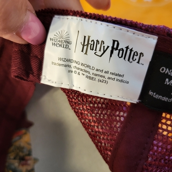 NWT Harry Potter Hogwarts Cap , adjustable adult trucker hat - Picture 5 of 16